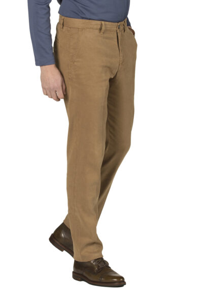 MT2054 on model Bradley Marrakesh trouser color khaki